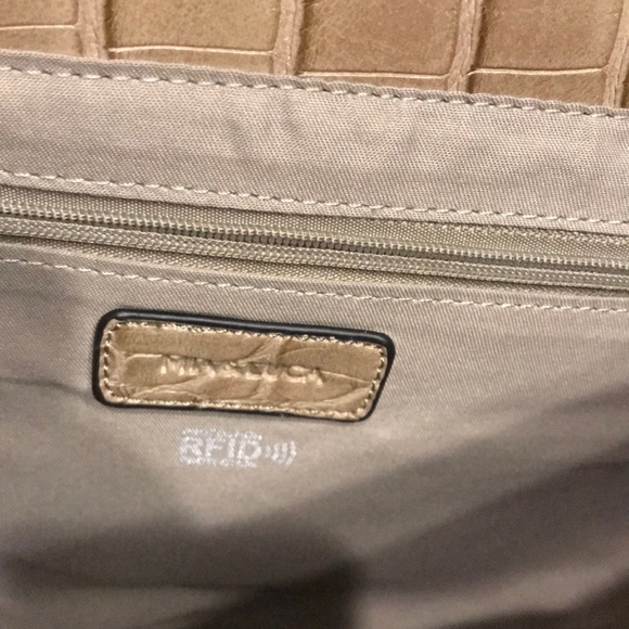 New Mia & Luca Purse - Picture 3 of 5